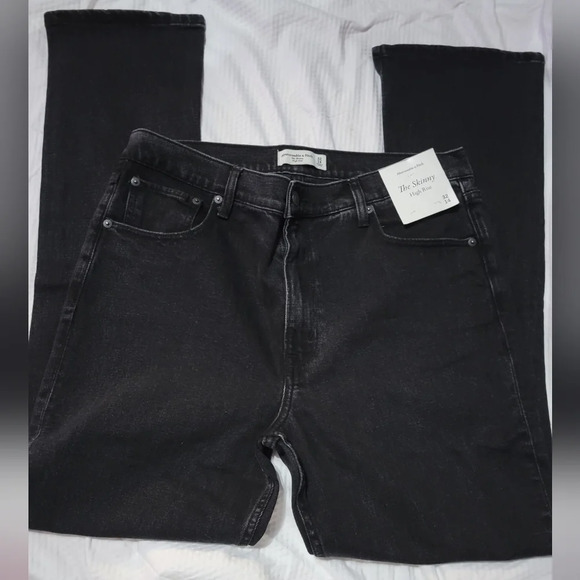 NWT Abercrombie Women's High Rise Skinny Jeans, Black with Vent Hem, sz 32/14R - Picture 2 of 6